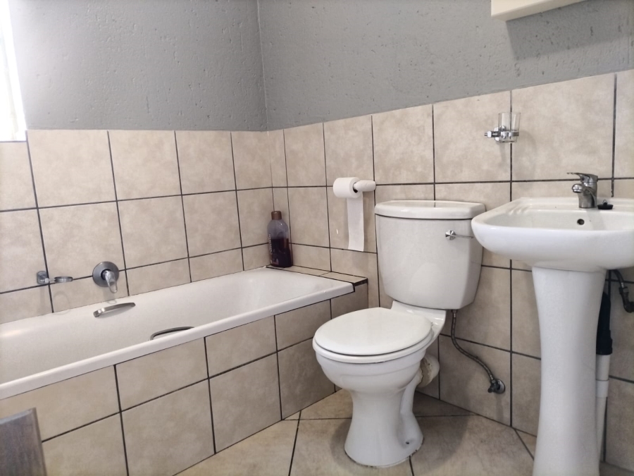 2 Bedroom Property for Sale in Waterval East North West